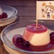 「葬送のフリーレン」“メルクーアプリン”を再現♪ ヒンメルらの農作業姿が可愛いフラッグ付き！「農園リゾートTHE FARM」コラボにスイーツ登場 画像