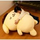 「ポムポムプリン」そのサイズ、全長約105cm!?　すべてを受け入れてくれる大きさが魅力のぬいぐるみ型クッションが予約受付中♪ 画像