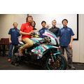 初音ミクのEVバイクでマン島TTレースに参戦する「KOMATTI-MIRAI RACING」