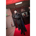 【コスプレ】人気男装レイヤー・くりゅ、“黒の魔術師”ホワイトメイクが美しい【ウルアコKATEブース】