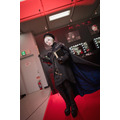 【コスプレ】人気男装レイヤー・くりゅ、“黒の魔術師”ホワイトメイクが美しい【ウルアコKATEブース】