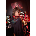【コスプレ】人気男性レイヤー・NaGi、“赤の魔術師”立体感ある褐色メイクに注目！【ウルアコKATEブース】