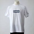 「【ジョジョの奇妙な冒険 黄金の風】×【tk.TAKEO KIKUCHI】 コラボTシャツ / ブチャラティ ボックスロゴ（ホワイト）」4,860円（税込／送料・手数料別途）（C）LUCKY LAND COMMUNICATIONS/集英社・ジョジョの奇妙な冒険GW製作委員会