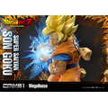 「メガプレミアムマスターライン ドラゴンボールZ 孫悟空（超サイヤ人）」通常版127,000円（税別）DX版155,000円（税別）（C）バードスタジオ／集英社・東映アニメーション（C）バードスタジオ／集英社・東映アニメーション