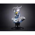 「ULTRAMAN ARCHIVES CLASSIC ARTS SUIT SIZE BUST ウルトラマンゼロ」198,000円(税抜) （C）TSUBURAYA PRODUCTIONS