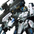 「MG 1/100 ガンダムベース限定 FAZZ Ver.Ka［チタニウムフィニッシュ］」24,200円（税込）（C）創通・サンライズ