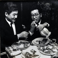 星新一（左）と小松左京 1973年
