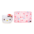 「ハローキティ×ピエール･エルメ コラボデザインシリーズ」ケース入りブランケット 4290円（税込）（C）’21 SANRIO 著作（株）サンリオ