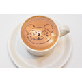 MGカフェコラボメニュー「ダディベア・ラテ」990円（税込）『ちはやふる展』（Ｃ）末次由紀／講談社