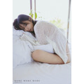 「井口裕香 写真集 MORE MORE MORE」画像