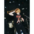 ONE PIECE×HYSTERIC GLAMOUR「NAMI FLYING V Tシャツ」着用イメージ（C）O/S・F・T