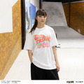 AIR TWOKYO『呪術廻戦』グッズコレクション「シーンイラストTシャツ 1（五条悟のシャツ）」（C）芥見下々／集英社・呪術廻戦製作委員会