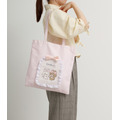 サンエックス「Makeup Rilakkuma トートバッグ」使用イメージ（C）2025 SAN-X CO., LTD. ALL RIGHTS RESERVED.
