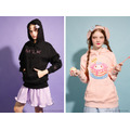 左)クロミ HOODIE 19,580円　右)マイメロディ ケーキ パーカー 19,910円、マイメロディ イヤーヘアバンド 10,450円（全て税込）