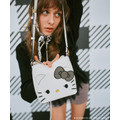 HELLO KITTY×VIS「ダブルフェイスハートカットミニショルダーバッグ」使用イメージ