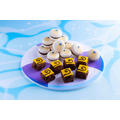 （写真上から）：「ぷかぷかプリンのダークチョコマカロン」「スコーンのしっぽ」