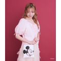 Areeam Disney Collection「Mickey&Minnie」ミッキー/フェイスポシェット(Off White)使用イメージ