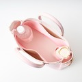 ヤングアンドオルセン「sweet presents YOUNG ＆ OLSEN The DRYGOODS STORE BELTED TOTE BAG BOOK PINK」使用イメージ