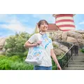 ディズニー「ダッフィー&フレンズのファインド・ユア・ビューティフル・ブルー!」第2弾グッズ トートバッグ使用イメージ