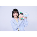 『映画クレヨンしんちゃん 奇々怪々！オラの妖怪バケ～ション』TOMOO×ぬいぐるみ（しんのすけ、シロ）スチール