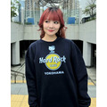 ハードロックカフェ 「Hello Kitty Collection」横浜店 Hello Kitty Crewneck Sweatshirt　着用イメージ