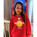 ハードロックカフェ 「Hello Kitty Collection」大阪2店舗 Hello Kitty Crewneck Sweatshirt　着用イメージ
