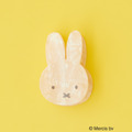 【miffy】フェイス型シェル調ヘアクリップ ¥2,990（税込）