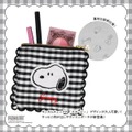 粧美堂【PEANUTS】スヌーピー ギンガムチェックシリーズ 　「ミニポーチ ＜BLACK＞」使用イメージ