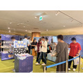 グッズ販売初日の様子