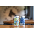 BLUE GIANT×EVERYDAY IPAオリジナルラベル缶（左）／BLUE GIANT×OKTOBERFESTオリジナルラベル缶（右）　各825円