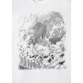 『進撃の巨人』×グラニフ　「二千年前の君から｜Tシャツ」部分アップ