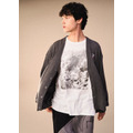 『進撃の巨人』×グラニフ 「二千年前の君から|Tシャツ」着用イメージ