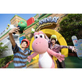 「スーパー・ニンテンドー・ワールド」5周年がパワーアップ！『ミート＆グリート』に、ピンクとみずいろのヨッシーが登場！