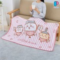 「ちいかわ」BIGサイズのブランケットが10月中旬よりプライズ展開！お菓子作りイラストや、斧を持って飛び掛かる金太郎デザインの2種