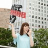 花澤香菜、新宿に現れた“巨大ゴジラ”と2ショットが実現・画像