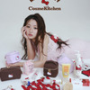ハローキティ×Cosme Kitchen初コラボ♪ ポーチやバンスクリップに、気分上がるヘアケアアイテムも登場！一部商品の追加予約開始・画像