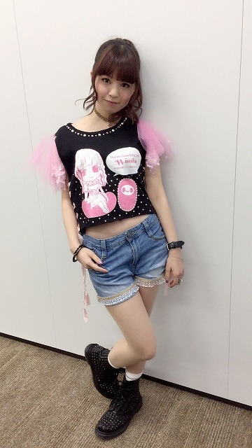 春奈るな、クリスマスライブにファンにプレゼントを用意 カスタムTシャツ、バックステージへの招待も