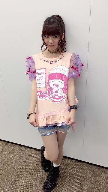 春奈るな、クリスマスライブにファンにプレゼントを用意 カスタムTシャツ、バックステージへの招待も