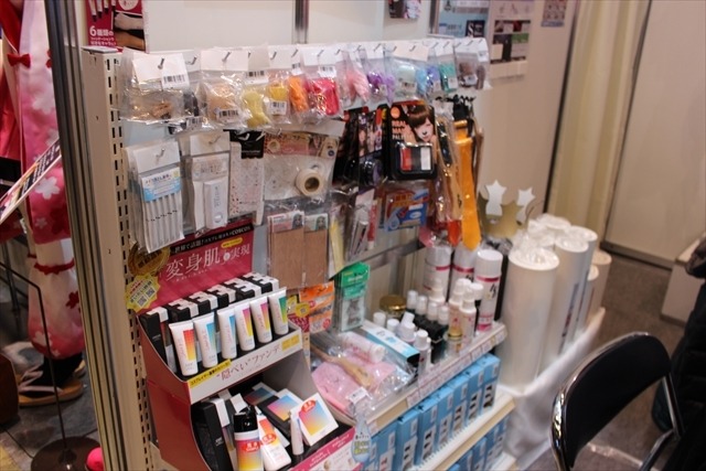 ユザワヤはワークショップを開催 コスプレ衣装も展示【コミケ91】