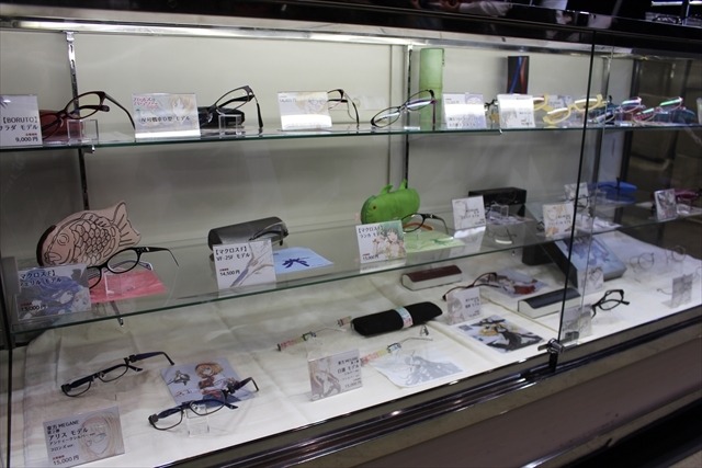 「ガルパン」コラボも登場「執事眼鏡eyemirror」メガネっ娘とメガネ男子が集結【コミケ91】