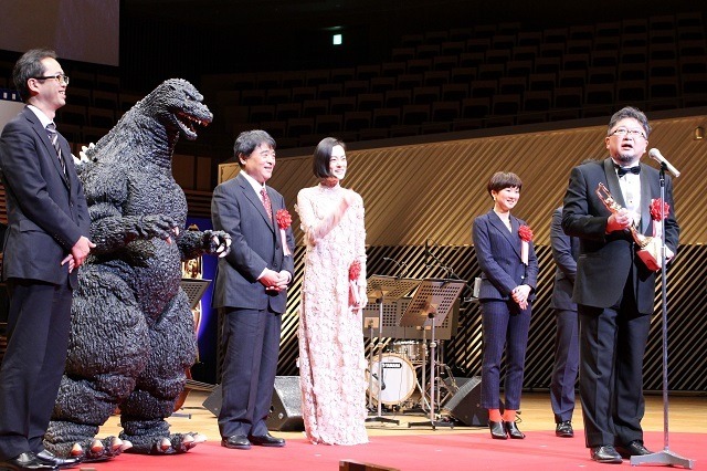 第71回毎日映画コンクール表彰式 片渕須直監督と新海誠監督が並ぶ