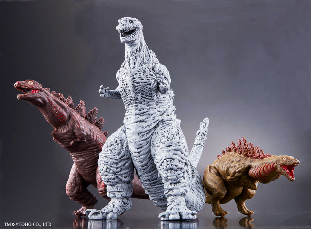 映画「シン・ゴジラ」のクライマックスを再現したソフビフィギュアが登場！ 異なる形態を表現する3体セットも