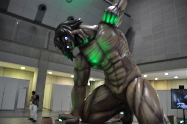 「進撃の巨人」ブース 大迫力の等身大“巨人エレン”が圧巻【AJ2017】