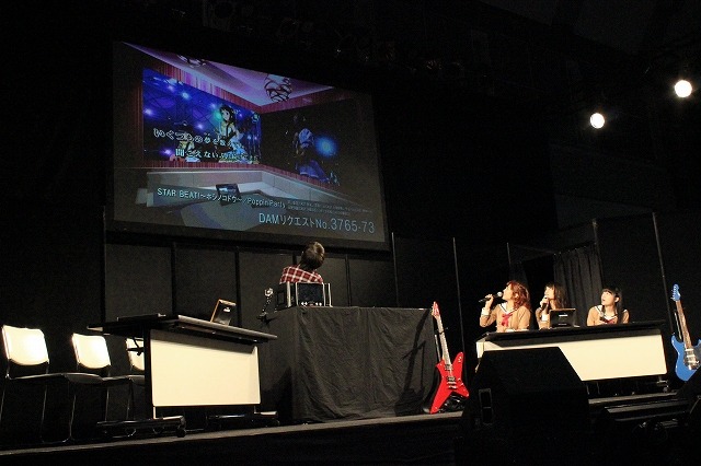 オープンステージのラストは「アニカラ☆JAPAN」 吉田尚記アナのDJプレイに会場は大興奮【AJ2017】