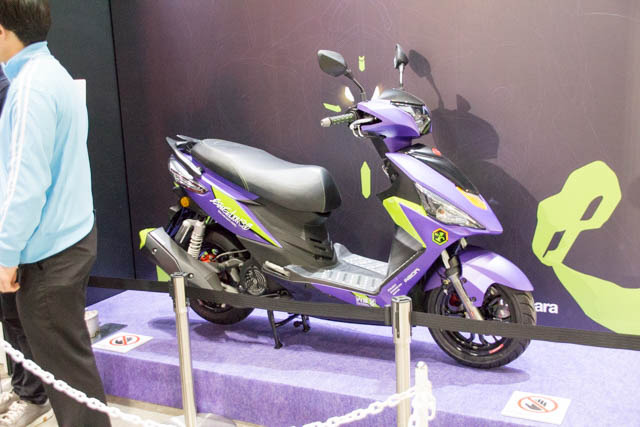 KADOKAWAブース 物販コーナーに長蛇の列 全124作品のサイン本も【AJ2017】