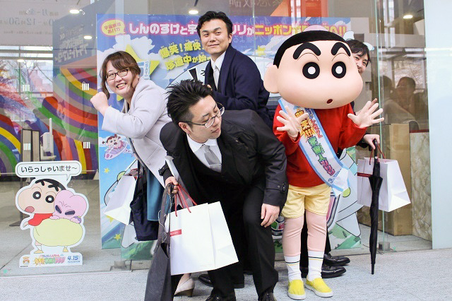 しんちゃんカフェに遊びにくれば～？ スタンプラリーやフォトスポットなどテレ朝本社がしんちゃん一色に