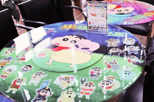 しんちゃんカフェに遊びにくれば～？ スタンプラリーやフォトスポットなどテレ朝本社がしんちゃん一色に