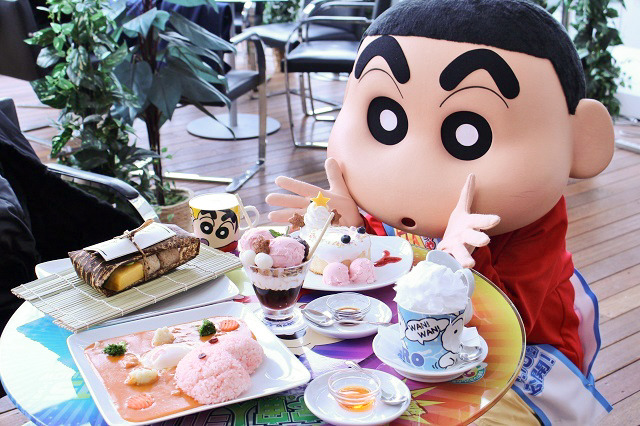 しんちゃんカフェに遊びにくれば～？ スタンプラリーやフォトスポットなどテレ朝本社がしんちゃん一色に