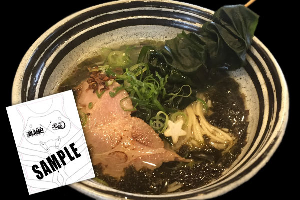 「BLAME!」と人気ラーメン店のコラボが実現 数量限定のオリジナル紙エプロンも