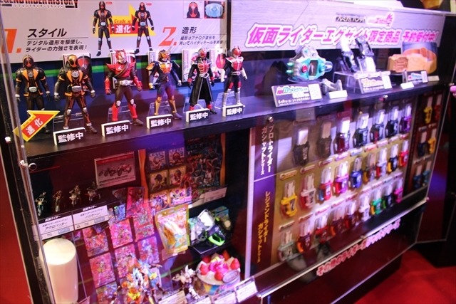 「妖怪ウォッチ」「プリキュア」に「ウルトラマン」「仮面ライダー」まで盛りだくさんなバンダイブース【おもちゃショー2017】